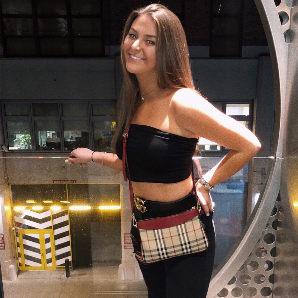 Meet your Posher, Antonia